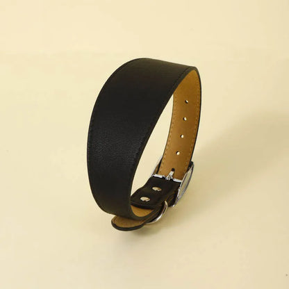 Variante noir élégante du collier large en cuir pour chien au design épuré