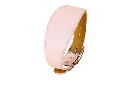 Variante rose du collier large en cuir pour chien au design epure
