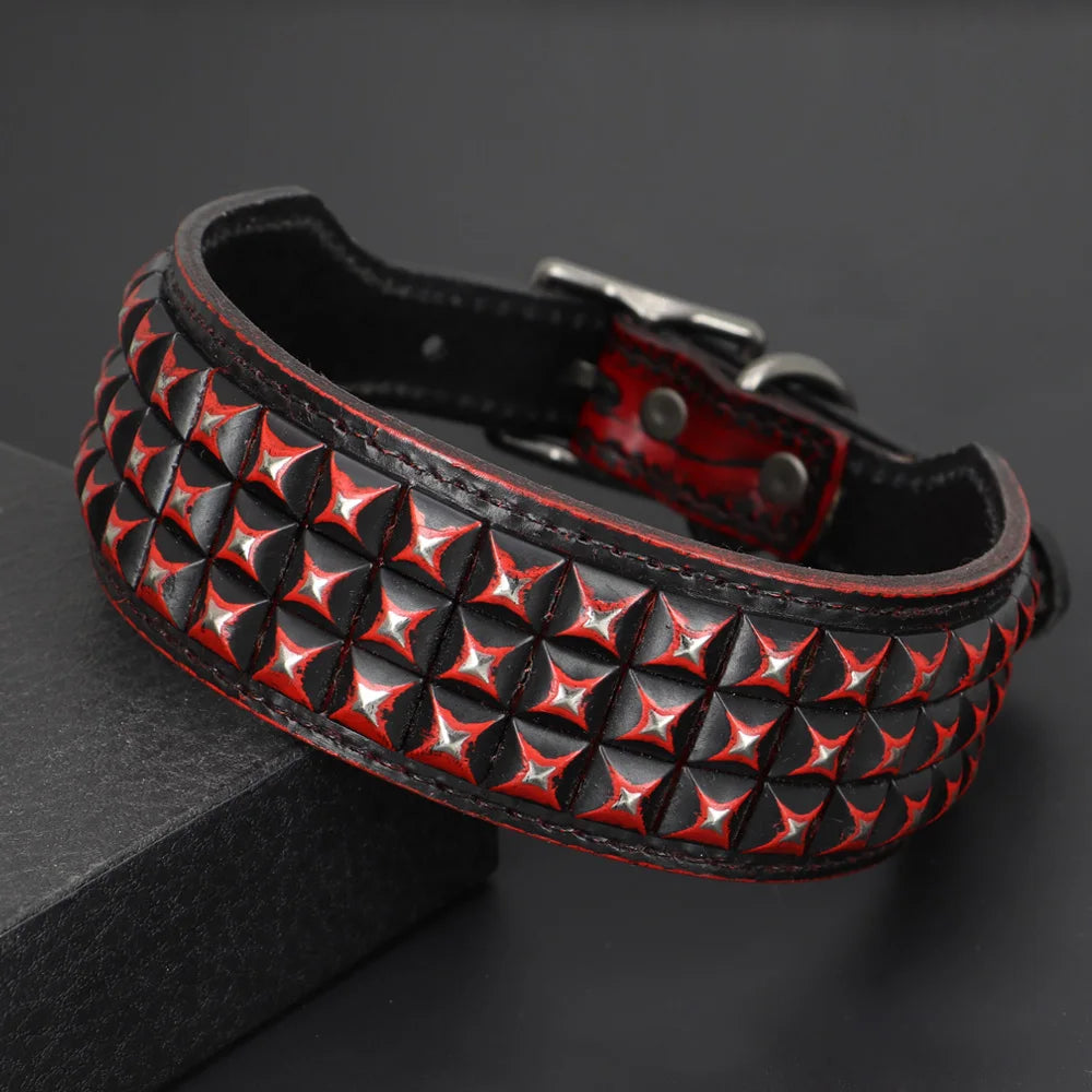 Collier clouté rouge large pour chien en cuir véritable avec plaques métalliques et rivets