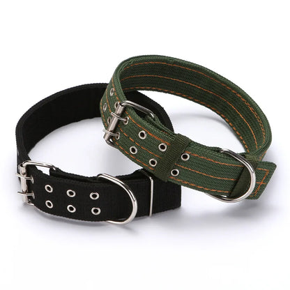 Deux colliers tactiques larges en nylon, un noir et un kaki, présentés ensemble sur fond blanc.