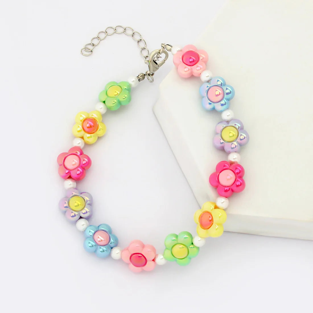 Collier pour petit chien à perles et fleurs pastel
