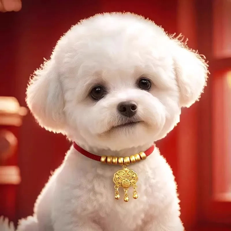 Collier tissu rouge petit chien pendentif doré