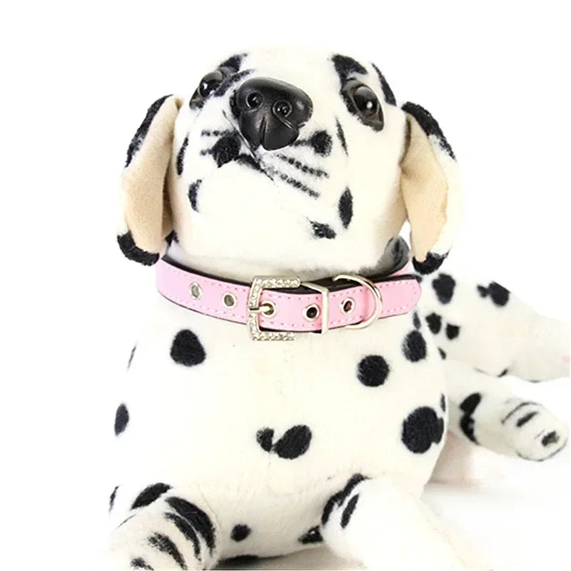 Collier cuir PU petit chien boucle strass vif