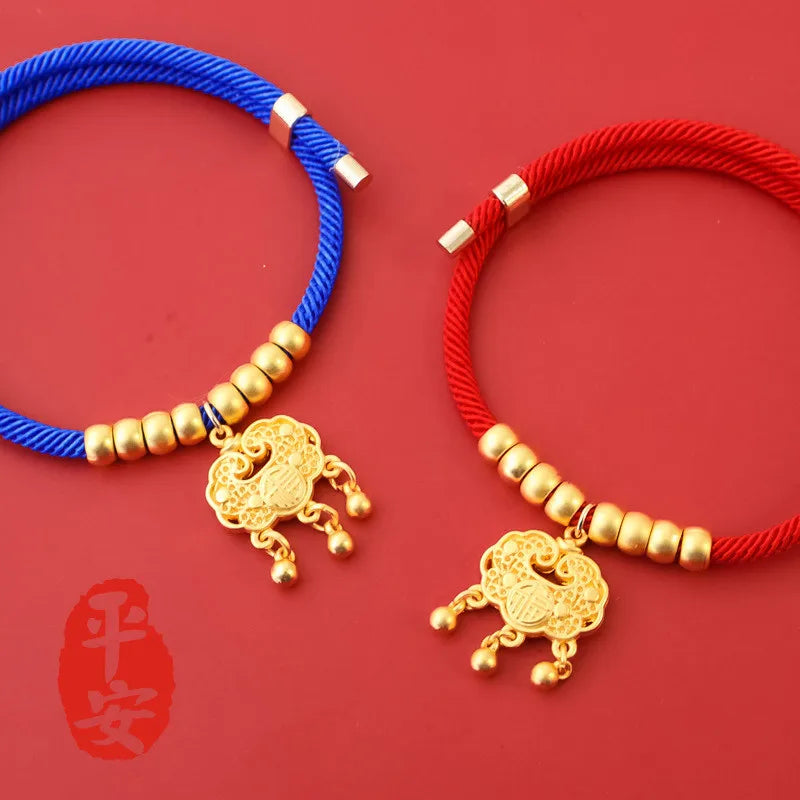 Collier tissu rouge petit chien pendentif doré