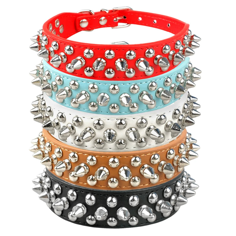 Collier clouté pour chien en cuir avec multiples petits clous métalliques