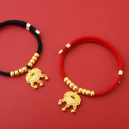 Collier tissu rouge petit chien pendentif doré