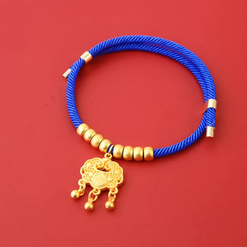 Collier tissu rouge petit chien pendentif doré