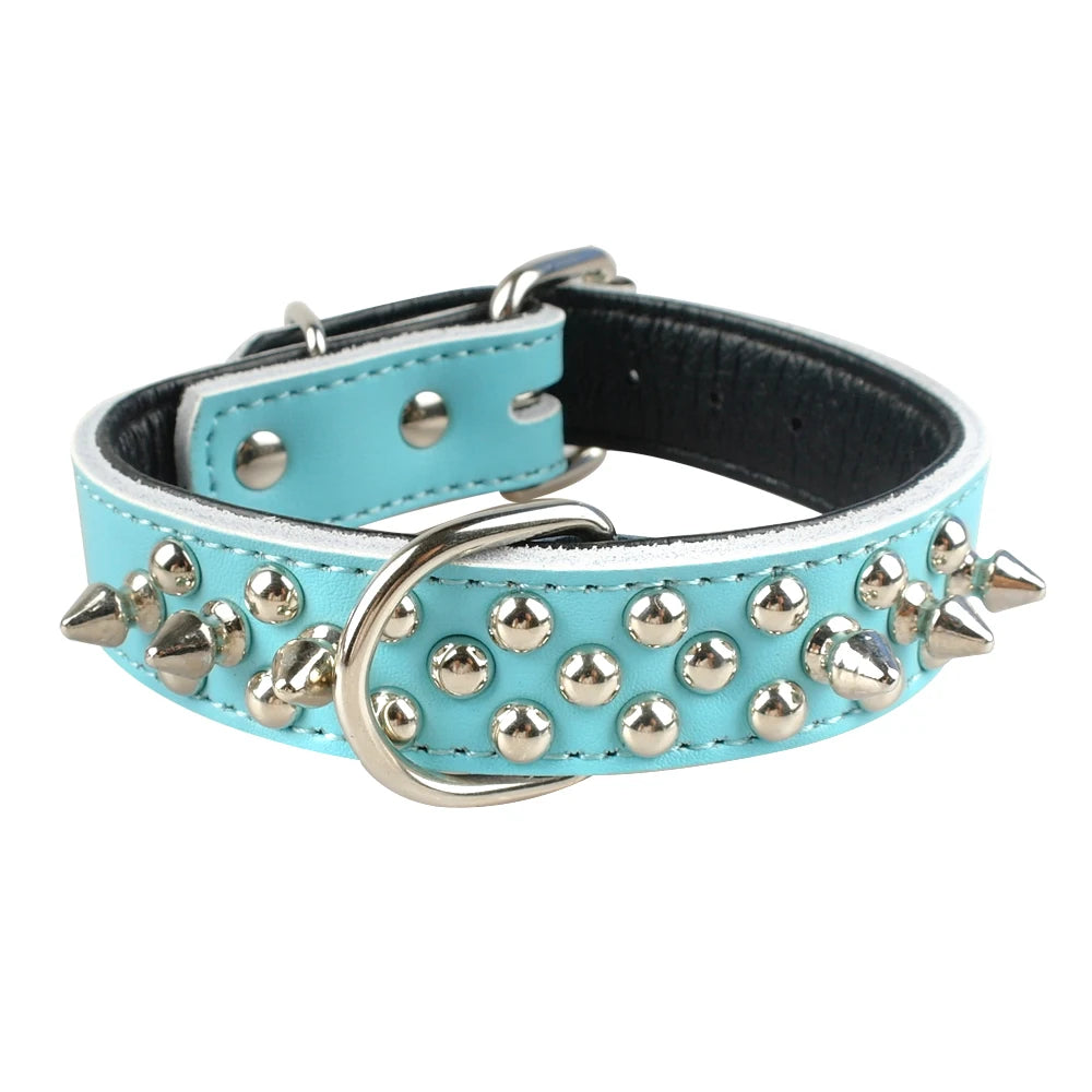 Collier clouté pour chien en cuir avec multiples petits clous métalliques