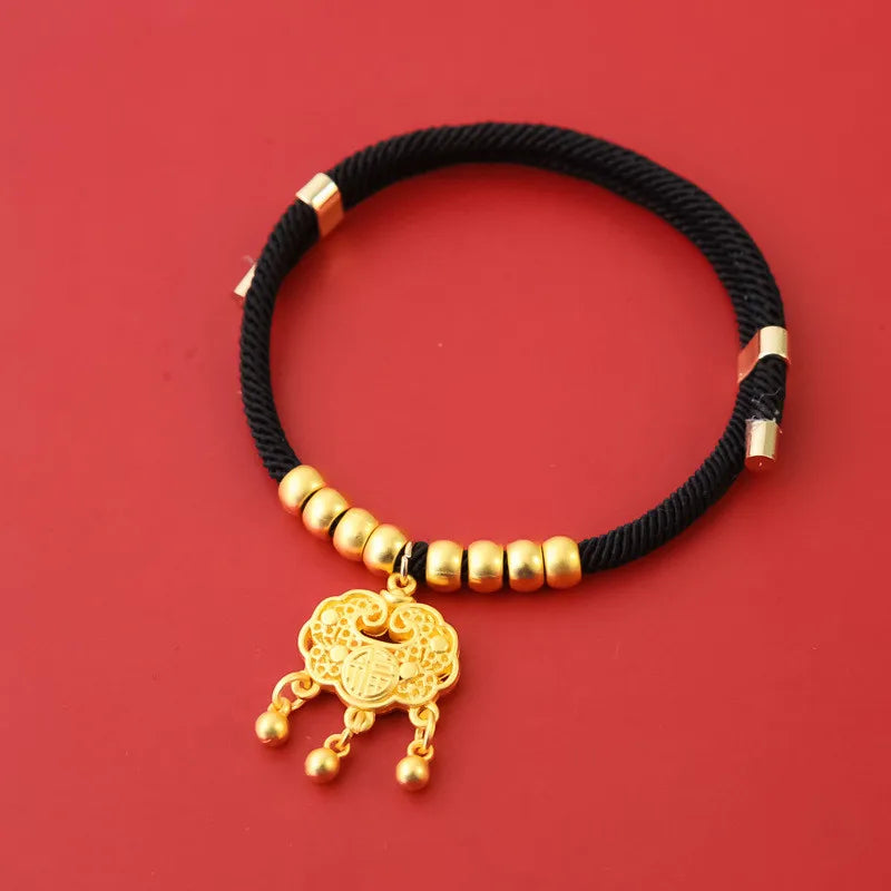 Collier tissu rouge petit chien pendentif doré