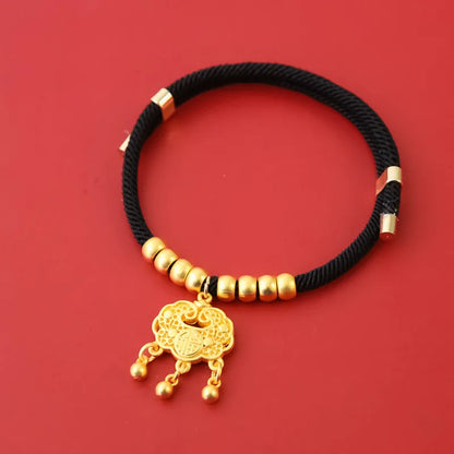 Collier tissu rouge petit chien pendentif doré