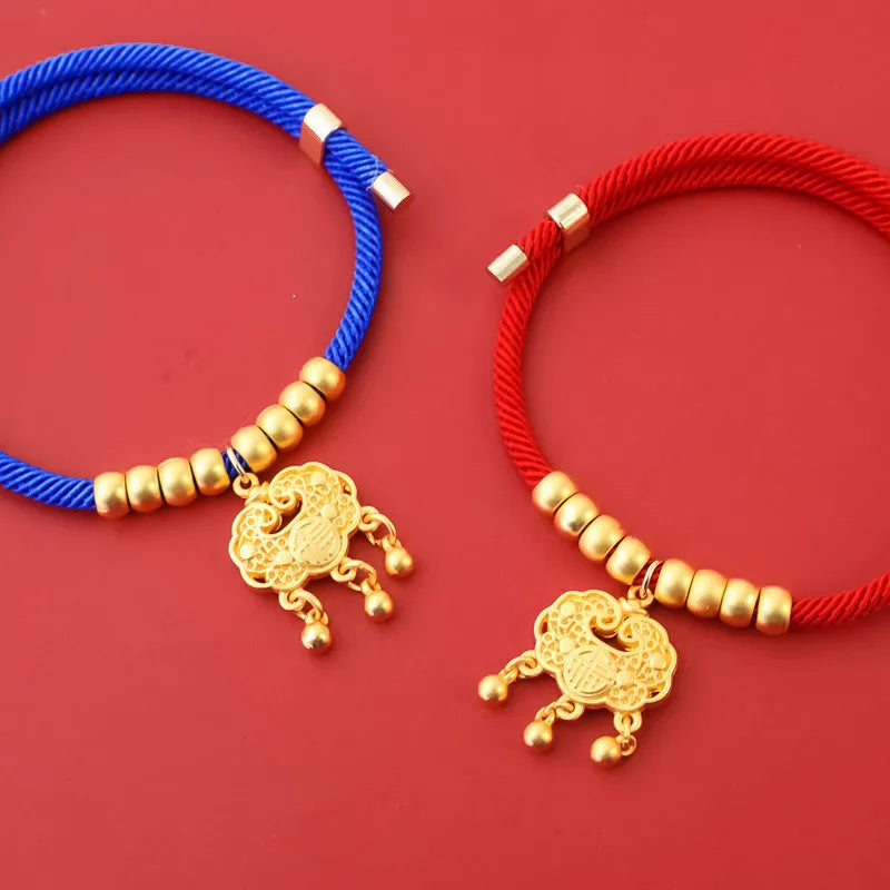 Collier tissu rouge petit chien pendentif doré