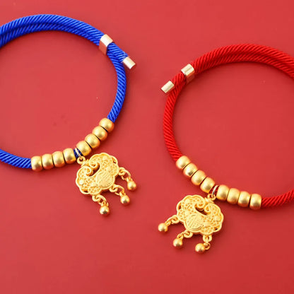 Collier tissu rouge petit chien pendentif doré