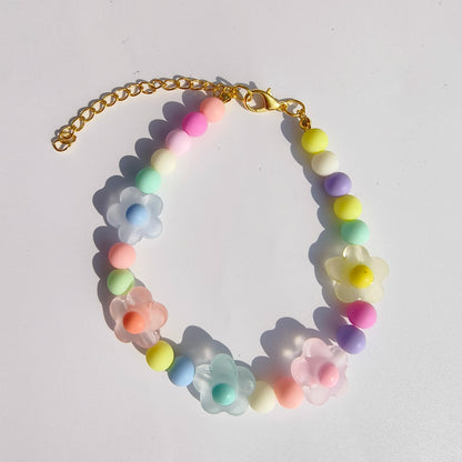 Collier pour petit chien à perles et fleurs pastel