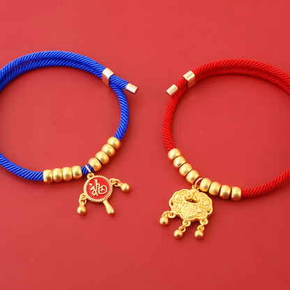 Collier tissu rouge petit chien pendentif doré
