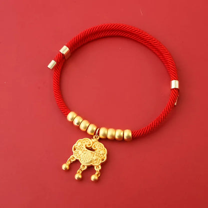 Collier tissu rouge petit chien pendentif doré