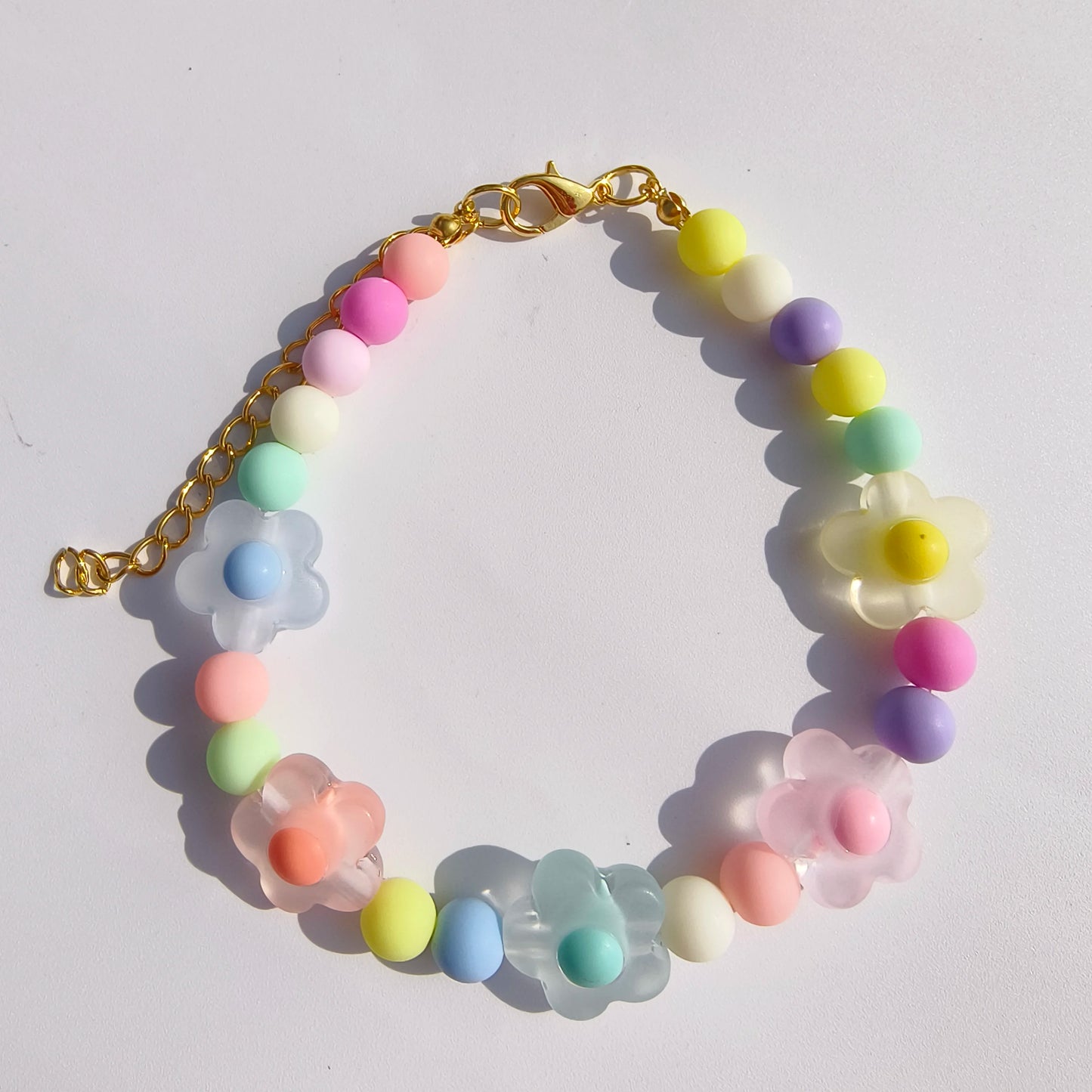 Collier pour petit chien à perles et fleurs pastel