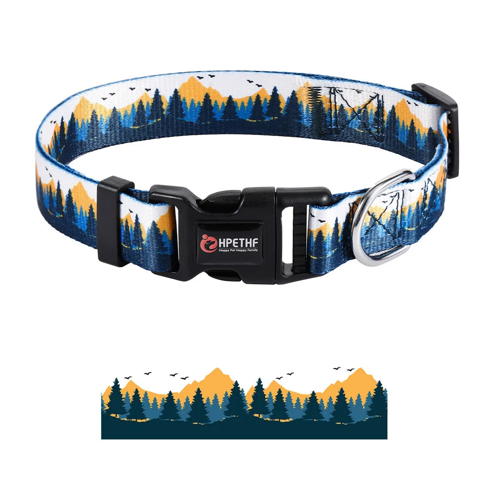 Zoom sur le motif montagnes ensoleillées et ses détails artistiques qui rend le collier pour chien hors du commun