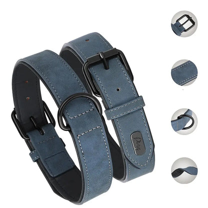 Principales caractéristiques du collier bleu pour chien en PU cuir avec mousqueton métal présenté sur un fond blanc.