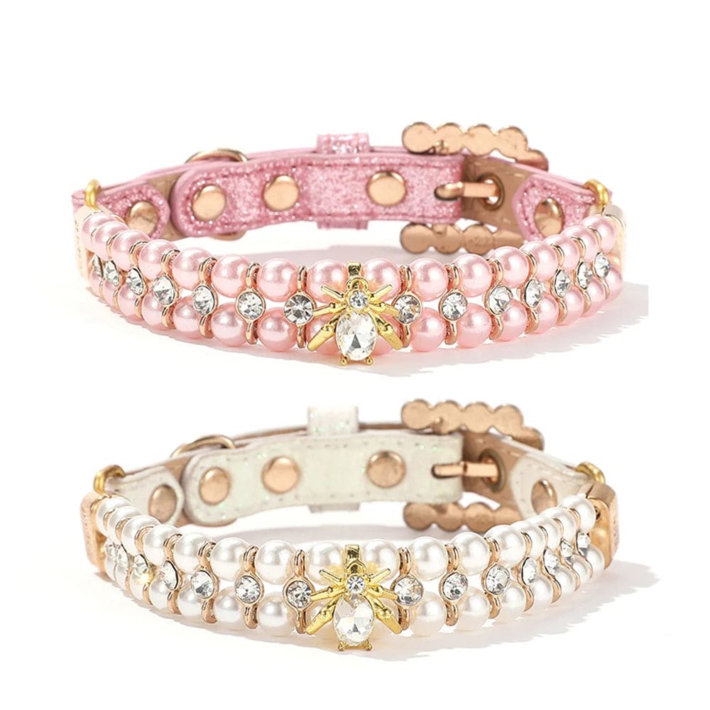 Collection de colliers de luxe pour chien en perles artificielles avec pendentif en cristal, en rose et blanc.