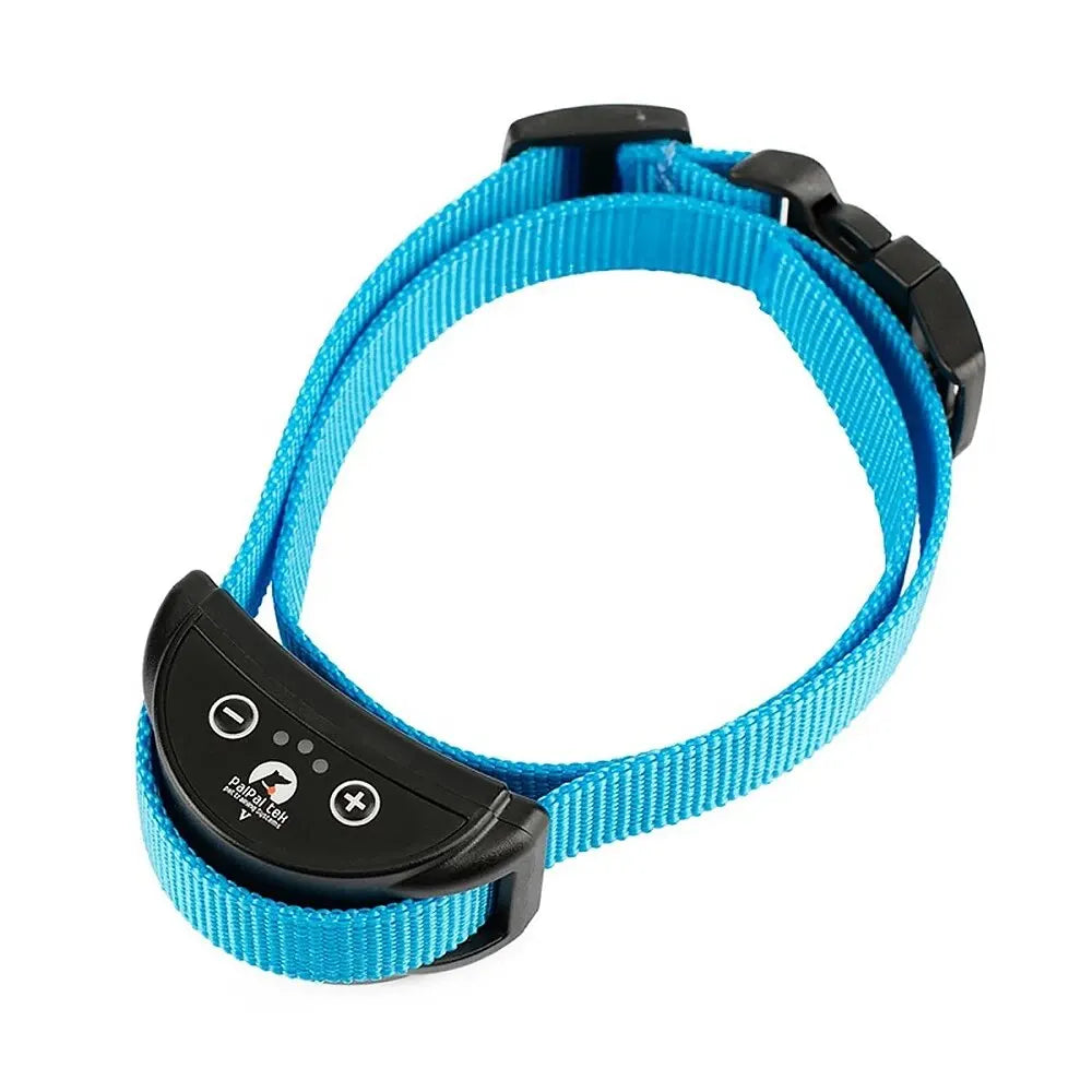 Collier anti-aboiement bleu à vibration rechargeable présenté seul sur fond clair.