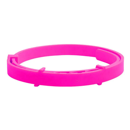Collier anti-stress réglable rose pour chien présenté seul sur fond clair