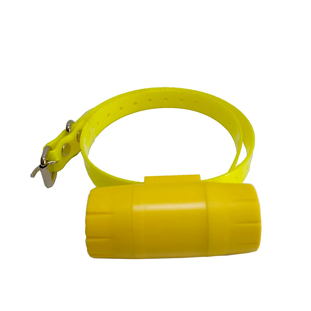 Vue latérale du collier de chasse rechargeable avec module beeper sur fond blanc.