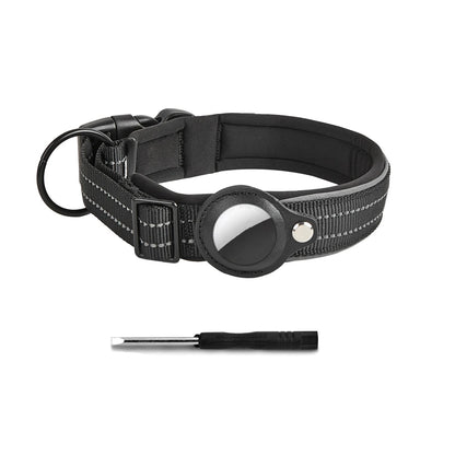 Collier pour chien noir compatible AirTag avec tournevis fourni en présentation produit sur fond blanc.