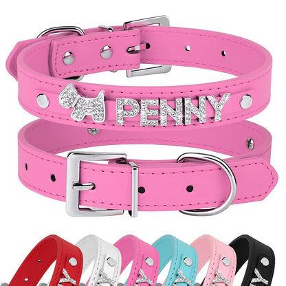 Vue produit d’un collier personnalisé pour chien rose avec variantes de couleurs en bas de l’image.