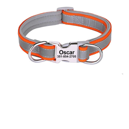 Collier gris et orange personnalisé pour chien avec tableau des tailles sur fond blanc.