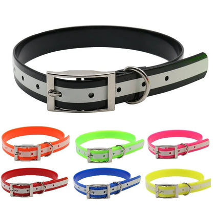 Collier pour chien noir avec bande réfléchissante présenté avec six variantes de couleurs.