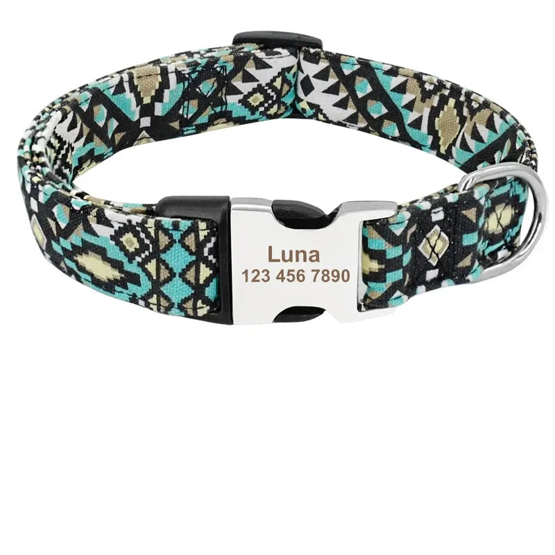 Collier personnalisé pour chien en nylon noir et vert avec boucle métal gravée Luna et guide des tailles.