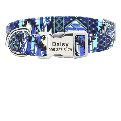 Vue produit du collier pour chien à motif bleu avec guide de taille.