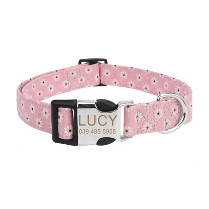 Collier personnalisé pour chien en nylon rose clair à motif fleuri avec plaque gravée Lucy.