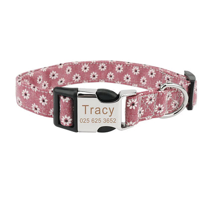 Collier personnalisé pour chien en nylon rose à motif fleuri avec plaque gravée Tracy.