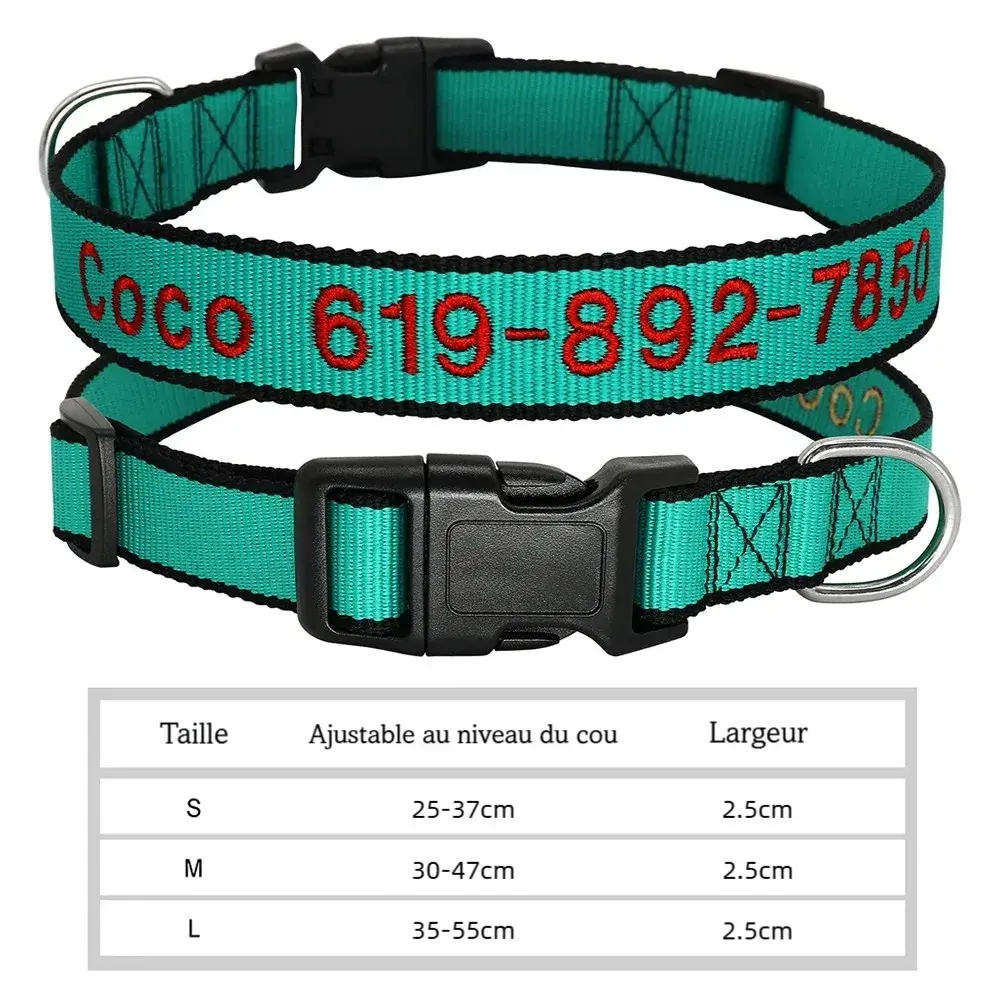 Collier pour chien en nylon turquoise avec liseré noir, personnalisé avec prénom et numéro de téléphone brodés en rouge, boucle plastique noire et anneau en D argenté, présenté en deux exemplaires avec tableau des tailles S à L.