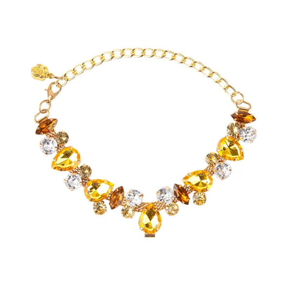 Collier décoratif pour chien orné de pierres jaunes en forme de goutte et de strass.