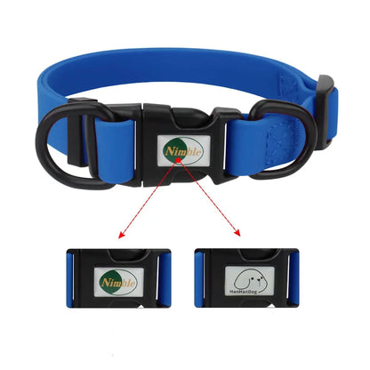 Vue produit d’un collier bleu en PVC doux avec système de fermeture rapide sur fond blanc.