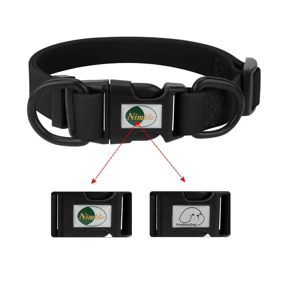 Vue produit d’un collier noir en PVC doux avec système de fermeture rapide sur fond blanc.