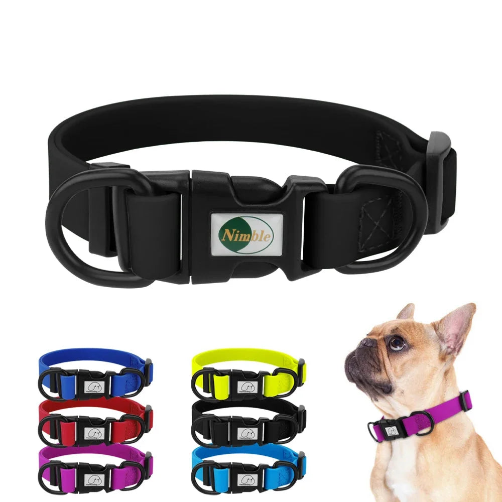 Collier noir pour chien en PVC présenté avec plusieurs coloris et un chien qui le porte.