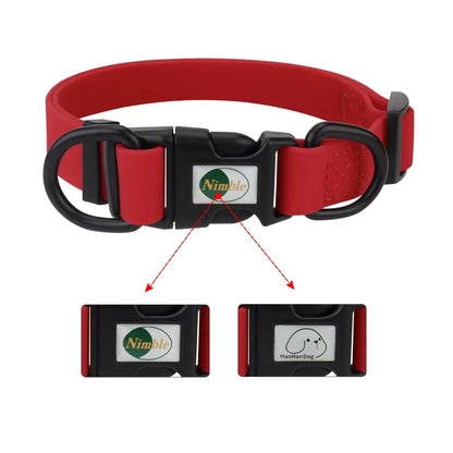Vue produit d’un collier rouge en PVC doux avec système de fermeture rapide sur fond blanc.