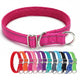 Collier pour chien rose avec doublure en maille et plusieurs coloris présentés en bas.