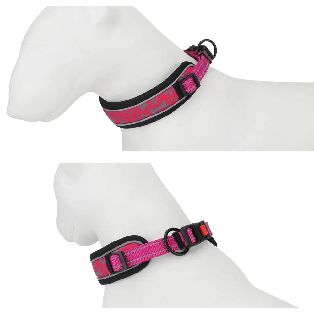 Deux vues du collier rose à motifs pattes porté sur mannequin blanc de chien.