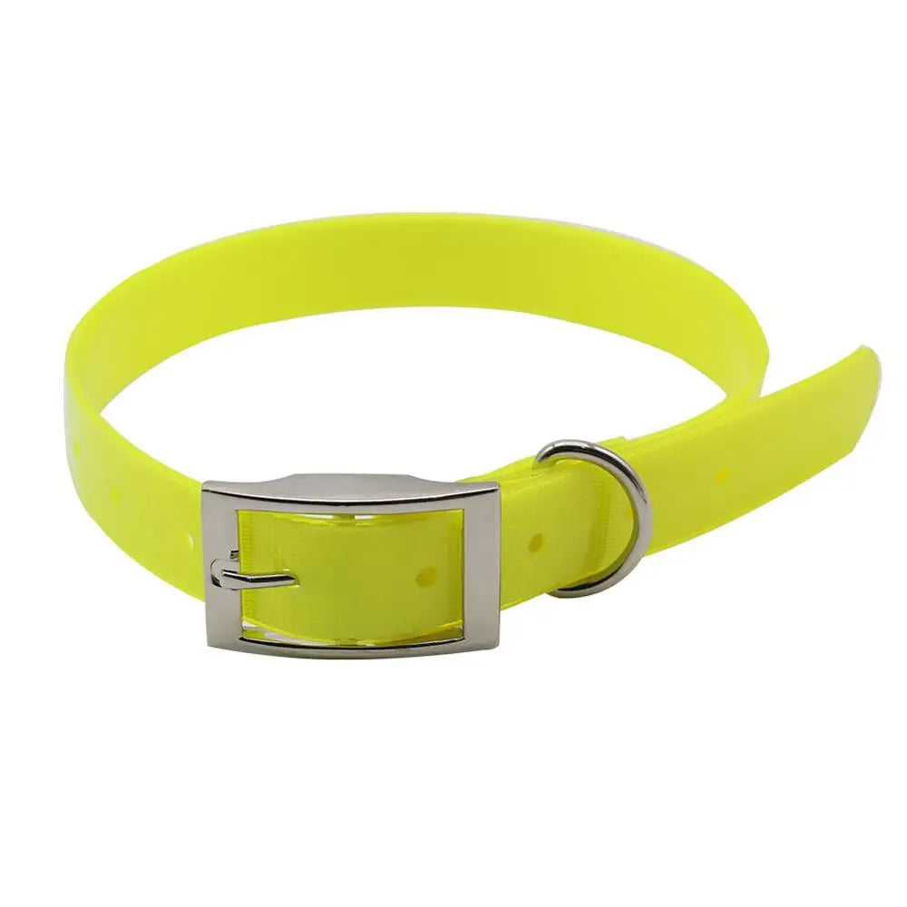 Collier pour chien en TPU imperméable jaune fluo avec boucle en métal réglable sur fond blanc.