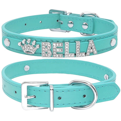 Collier de luxe pour chien en cuir PU turquoise avec lettres en strass Bella et symbole couronne.