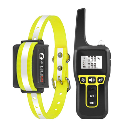 Collier de dressage sans choc pour chien avec télécommande et sangle jaune fluo réfléchissante sur fond blanc.