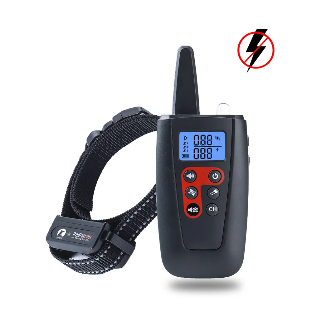 Collier de dressage sans choc pour chien avec télécommande, bip sonore et vibration sur fond blanc.