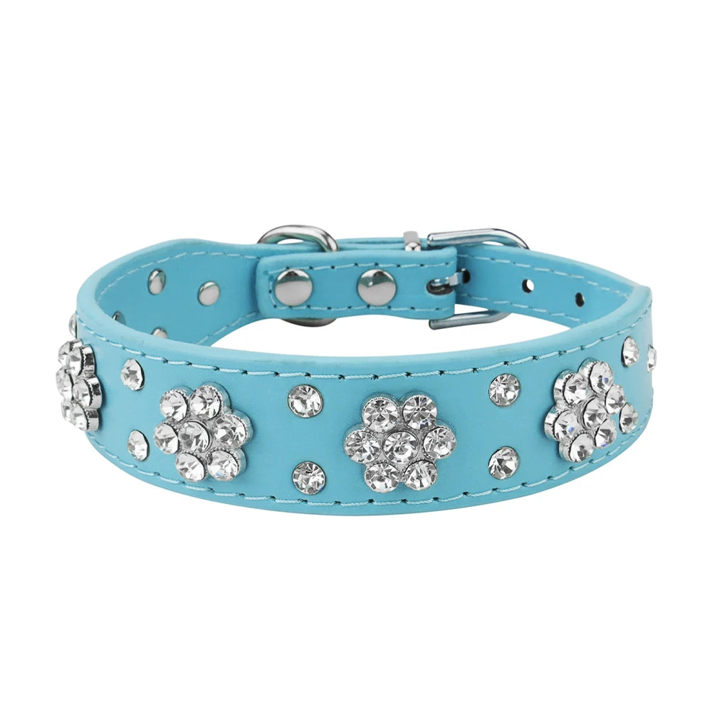 Collier de luxe pour chien en cuir PU bleu avec fleurs en strass scintillantes.