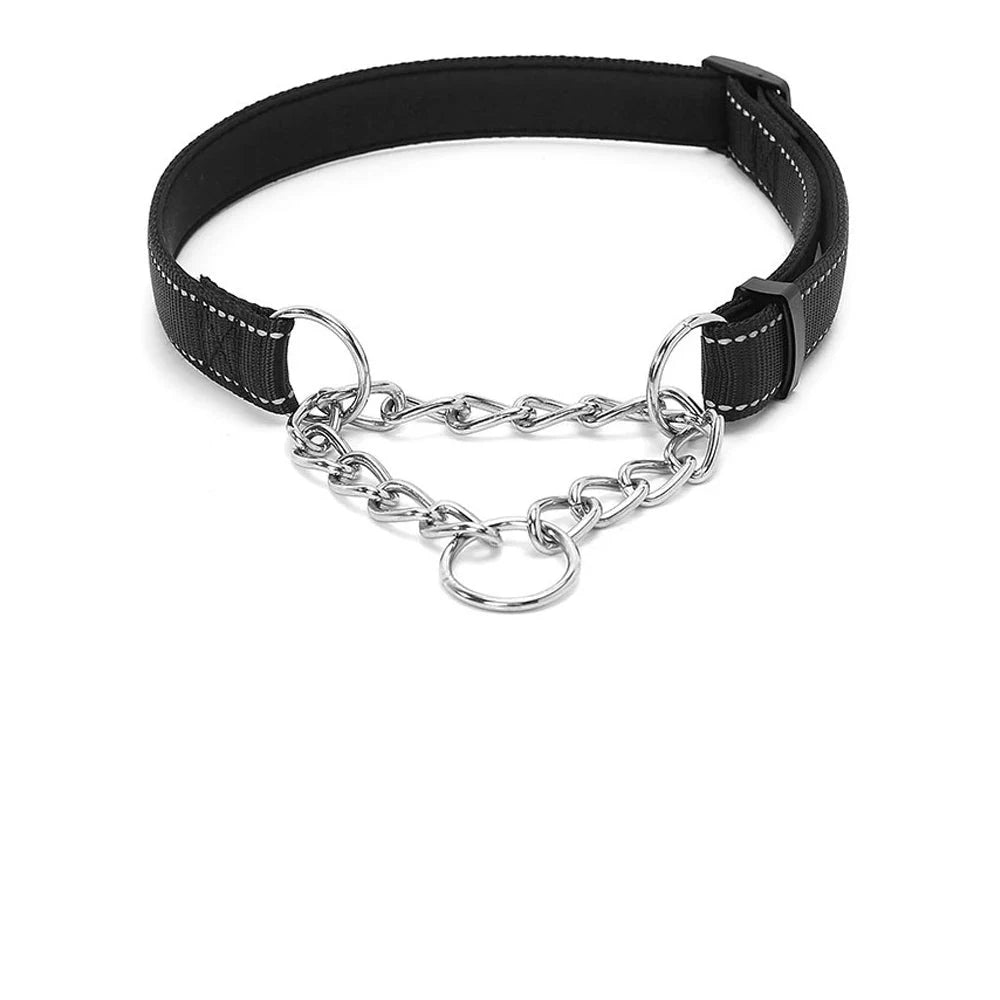 Collier martingale noir pour chien avec tableau des tailles S à XL dessous.