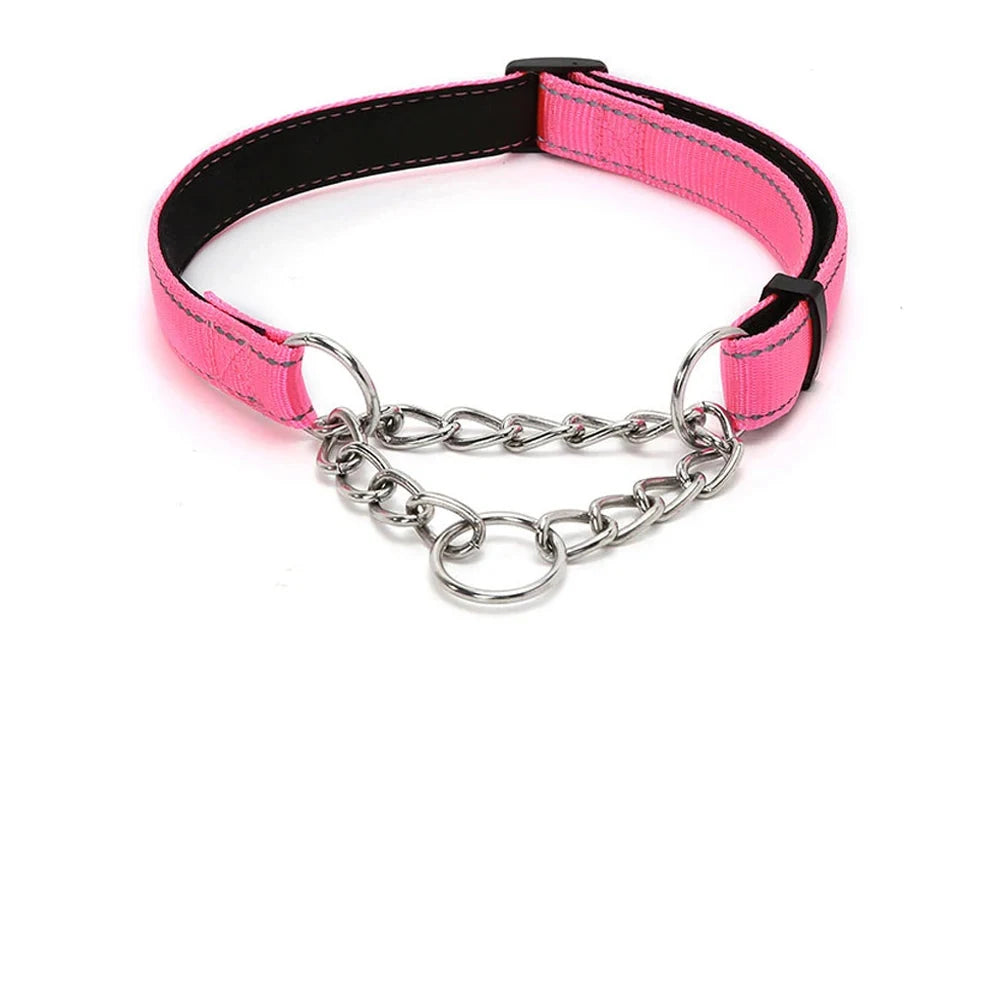 Collier martingale rose pour chien avec tableau des tailles S à XL dessous.