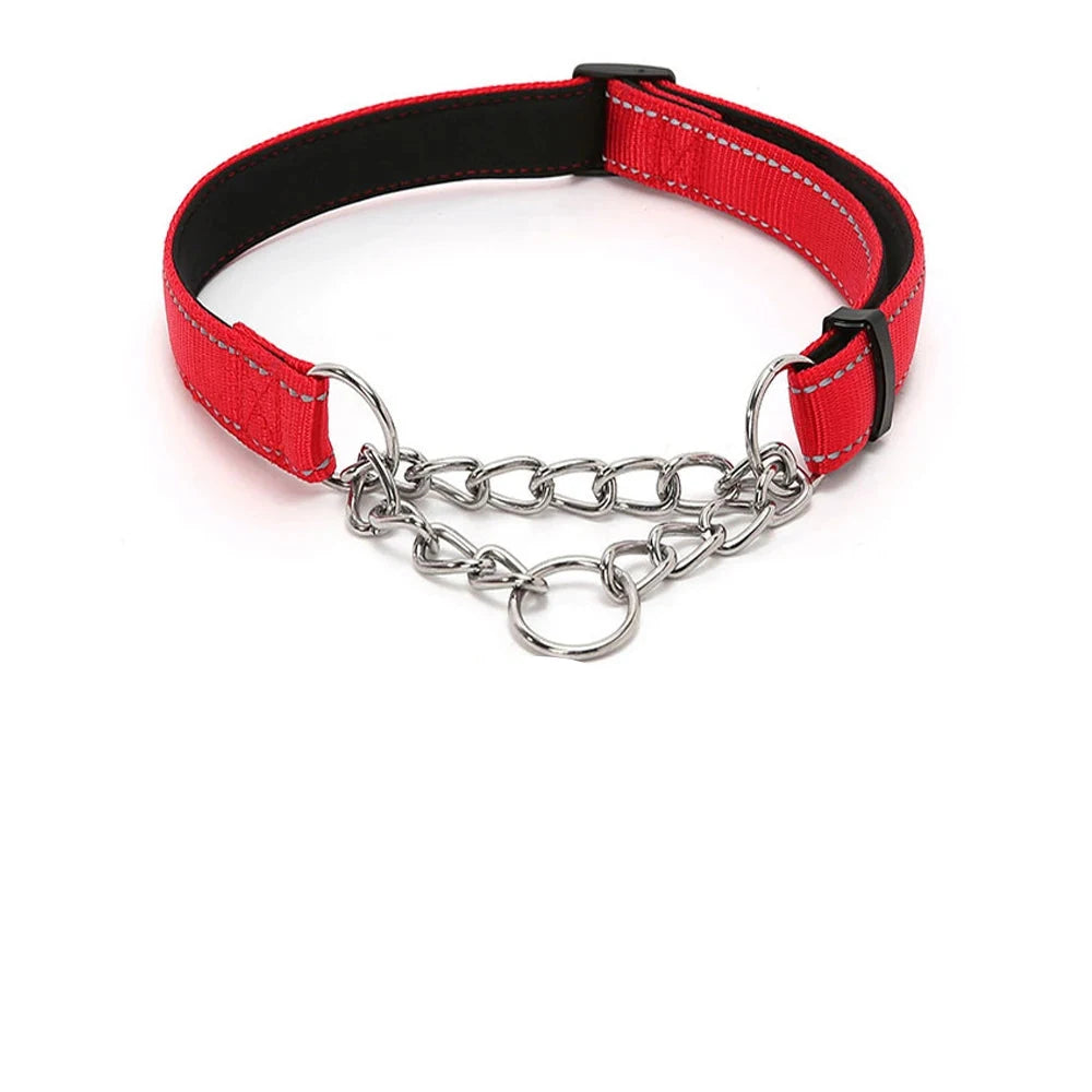 Collier martingale rouge pour chien avec tableau des tailles S à XL dessous.